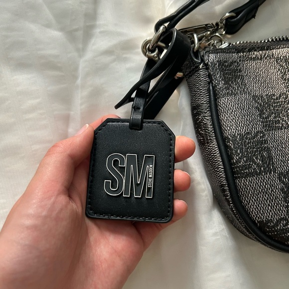 Steve Madden grey logo padlock cross body bag - Picture 5 of 7